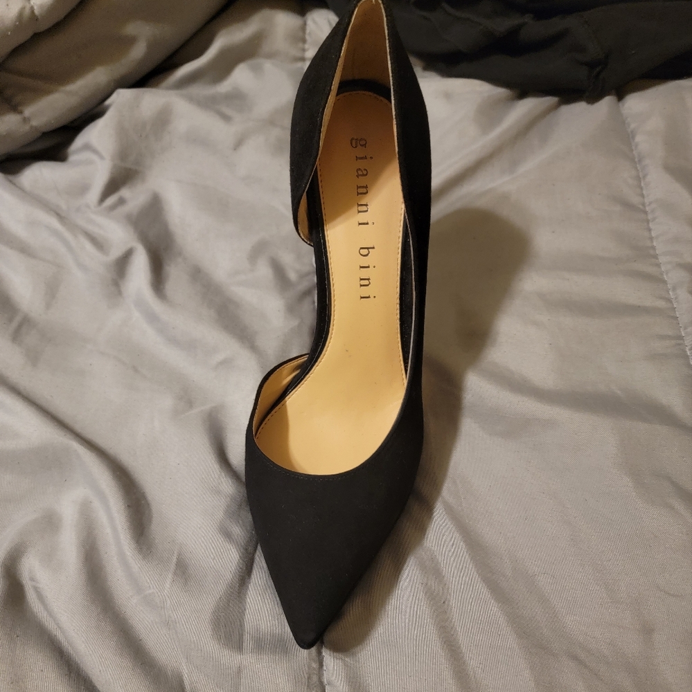 Gianni Bini Black Suede Platform heel size 10 /5 inch heel